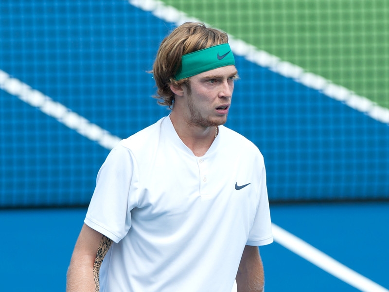 Андрей Рублев вышел в полуфинал теннисного турнира в Санкт-Петербурге