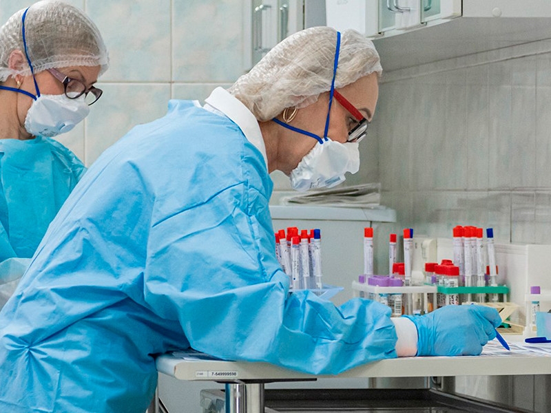 Число случаев заражения коронавирусом в России возросло за сутки на 15 150 - максимум за время пандемии