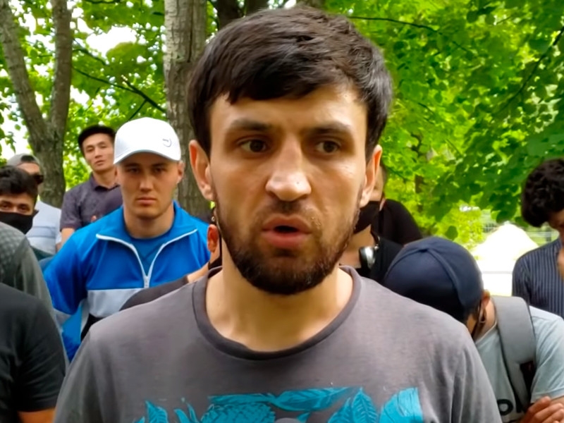 Cопредседателя профсоюза "Курьер" задержали после акции у офиса Delivery Club