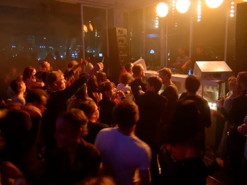 Для посетителей московских ночных клубов и баров вводится обязательная регистрация номеров телефонов