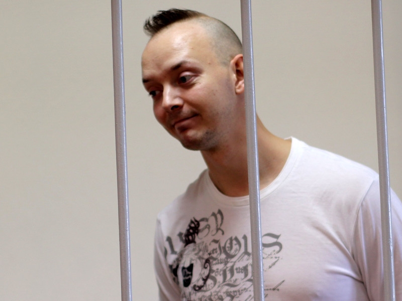 Иван Сафронов уже 100 дней под арестом по обвинению в госизмене. Кремль советует довериться суду: "Это не общественное разбирательство"