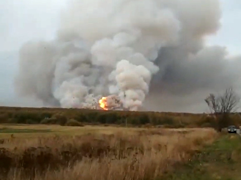 На военном складе в Рязанской области произошел пожар и начались взрывы снарядов (ВИДЕО)