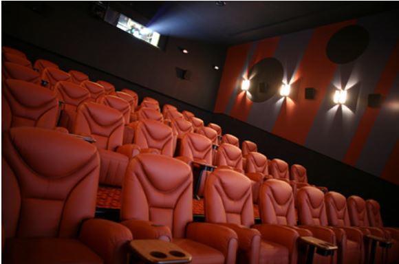 Одна из крупнейших киносетей мира закроет сотни своих залов