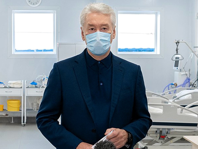 Собянин продлил дистанционное обучение для старшеклассников, самоизоляцию для пенсионеров и систему QR-кодов для заведений