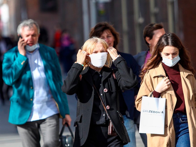 В Минздраве попросили россиян провести выходные дома