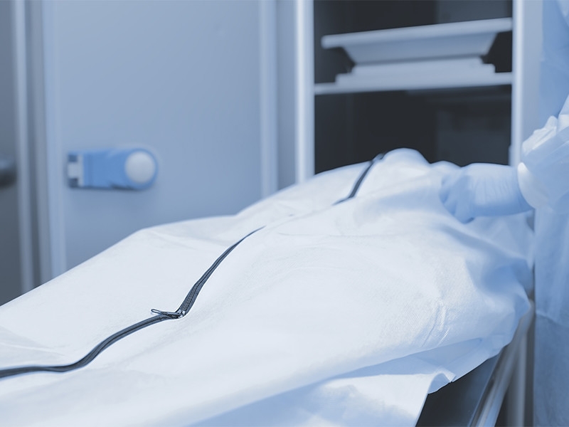 В Новокузнецке в морге для умерших от коронавируса некуда складывать тела (ВИДЕО)