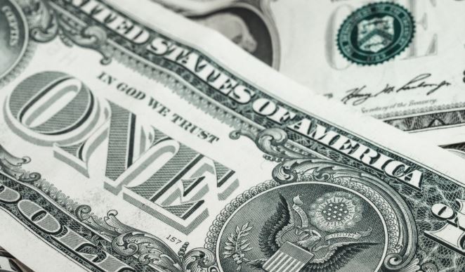 Аналитики предсказали обвал доллара на 20% из-за вакцины от COVID-19