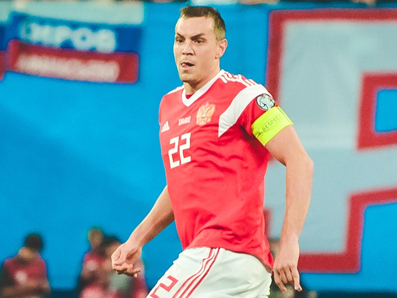 Бывший тренер "Зенита" убежден, что нельзя возвращать капитанскую повязку Дзюбе