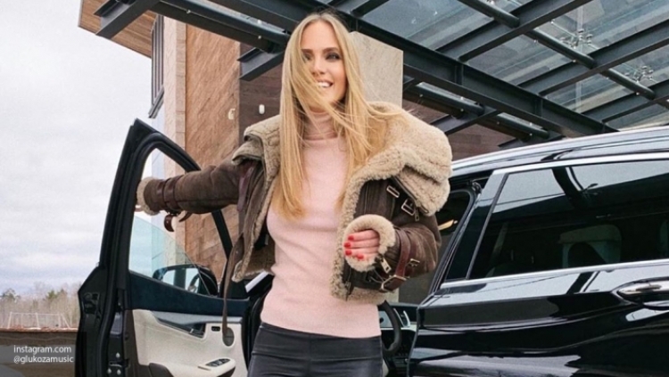 Дочь Глюкозы исключили из элитной гимназии за неформальное поведение