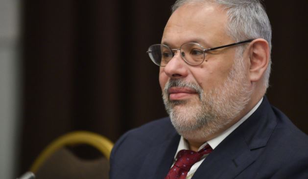 Экономист допустил падение курса доллара на 50%