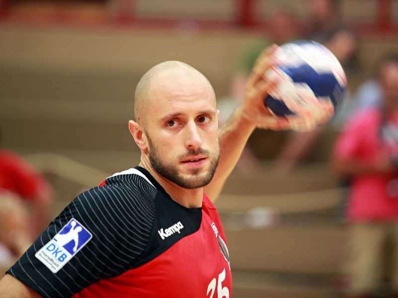 Лидер сборной РФ по гандболу завершил карьеру клипом на песню "Без ног"