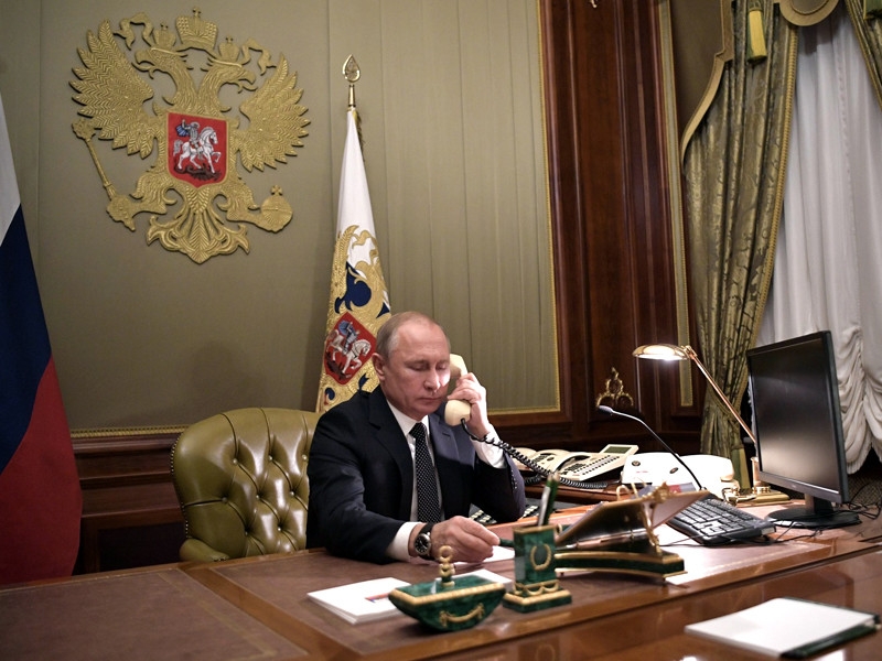 Москва ждет от Парижа объяснений по поводу очередной утечки беседы Путина и Макрона