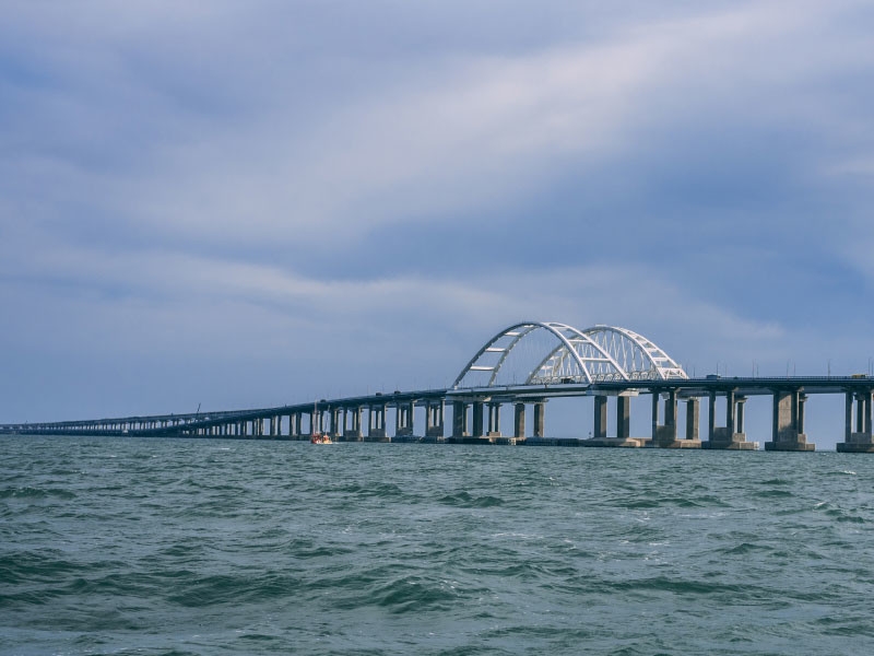 На Керченском мосту 10 часов удерживали около 200 крымских татар, ехавших на оглашение приговора фигурантам дела "Хизб ут-Тахрир"*