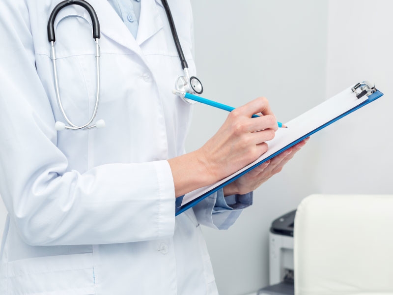 Тверского терапевта обвинили в торговле схемой лечения коронавируса в Instagram