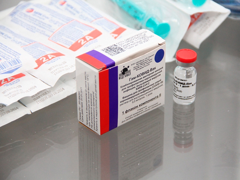 В Алтайском крае коронавирусом заразились трое медиков, получивших прививку