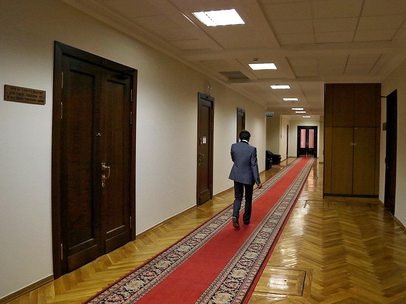 В Госдуму внесли законопроект о признании иноагентами физлиц, проявляющих интерес к политике и военной сфере