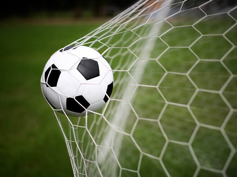 В Лиге наций казахи забили мяч в ворота албанцев прямиком с центра поля (ВИДЕО)