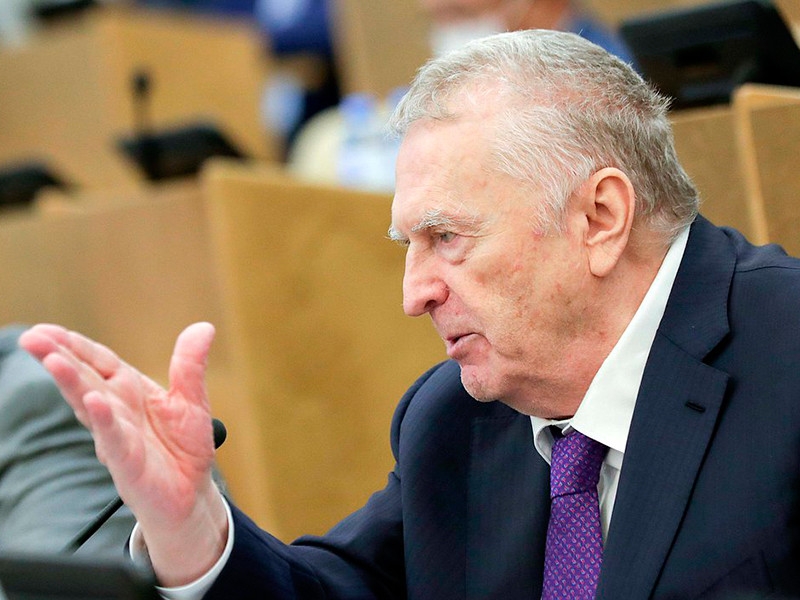 Жириновский раскритиковал Первый канал за показ объятий и поцелуев фигуристок