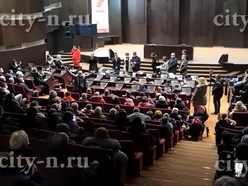 Жители Новокузнецка заночевали в мэрии, протестуя против транспортной реформы