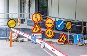 Знаки дорожного движения и материалы для разметки в Санкт-Петербурге