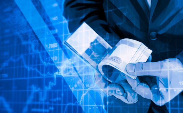 Аналитик назвал валюту, на которую лучше менять рубли