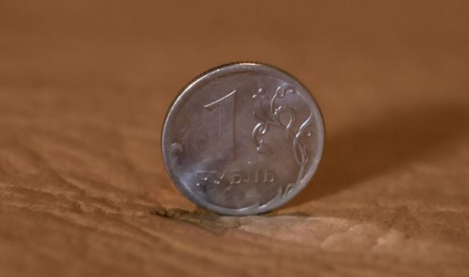 Аналитик рассказал, что ждет рубль до конца 2020 года