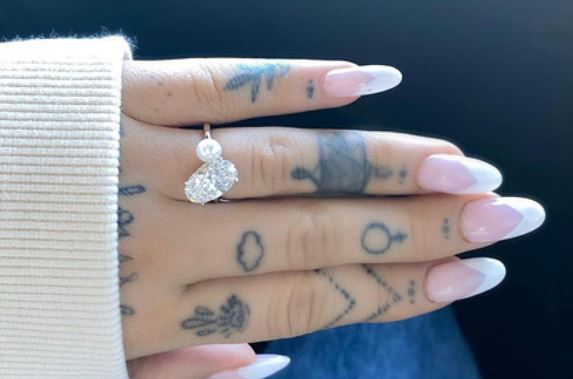 Ариана Гранде сообщила о помолвке