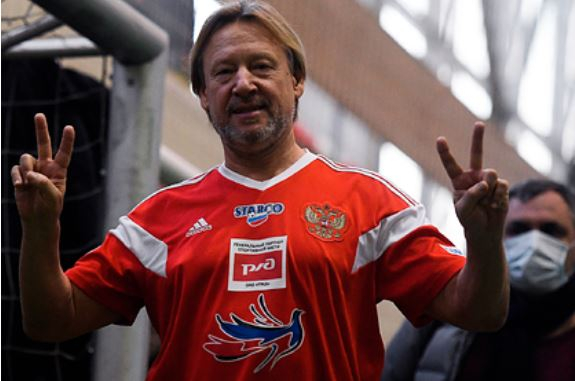 Дмитрия Харатьяна увезли на носилках с футбольного матча