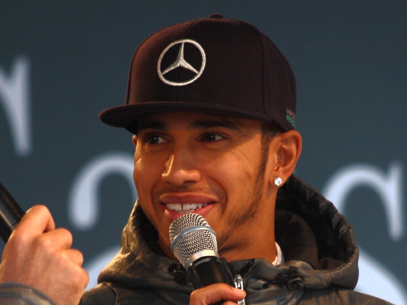 Лидер "Формулы-1" британец Льюис Хэмилтон заразился коронавирусом