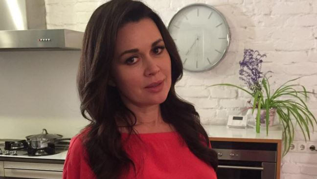 Онколог оценил шансы Заворотнюк на полное восстановление после лечения рака