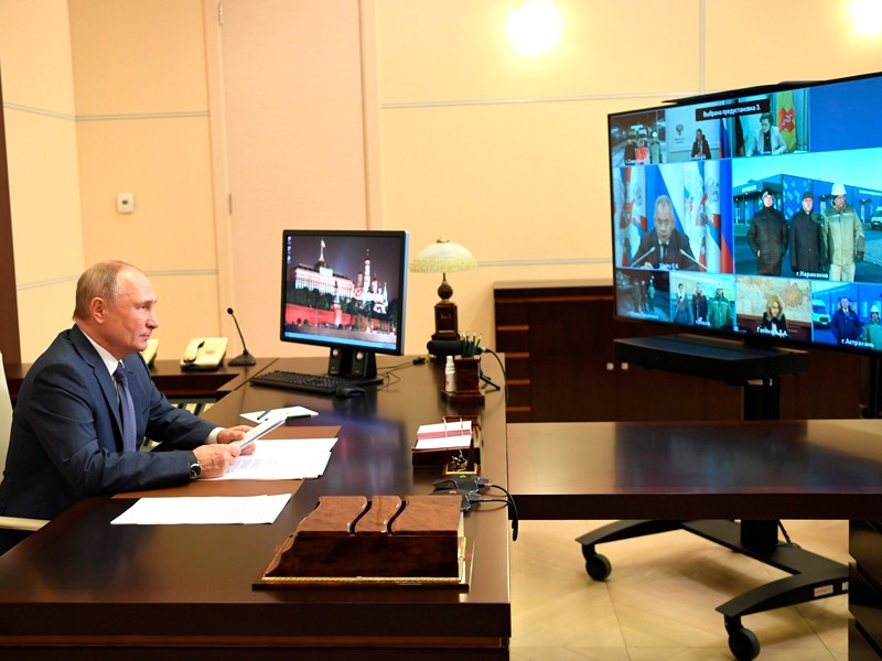 Путин объявил, что вакцинация врачей и учителей от коронавируса может начаться на следующей неделе