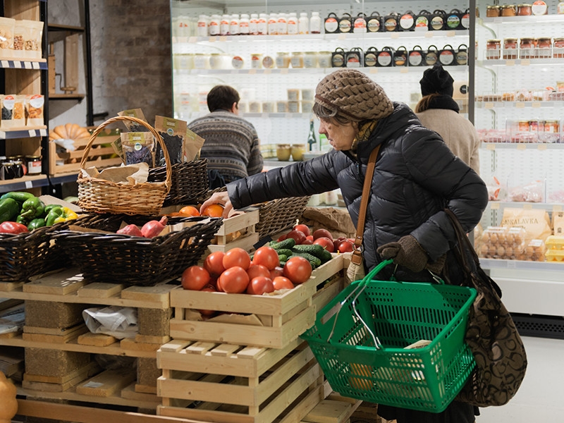 Россия так и не смогла достичь целей импортозамещения и покупает "санкционку" через третьи страны