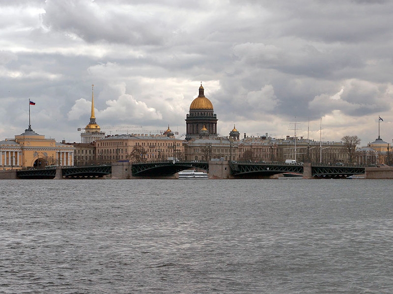 Туристы начали массово отменять поездки в Санкт-Петербург на фоне новых коронавирусных ограничений