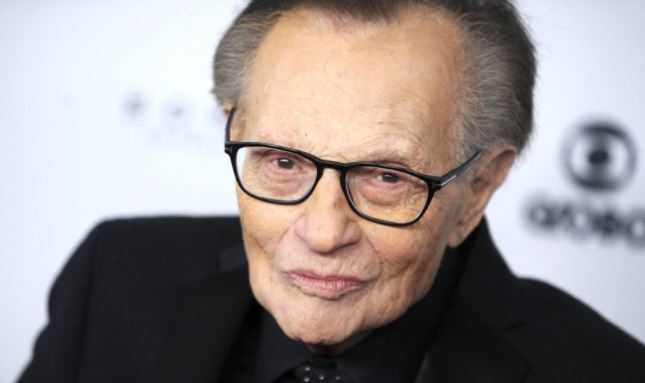 К заболевшему COVID-19 Ларри Кингу не пускают родственников