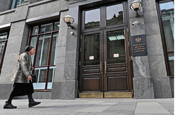 Минфин России начнет ослаблять рубль