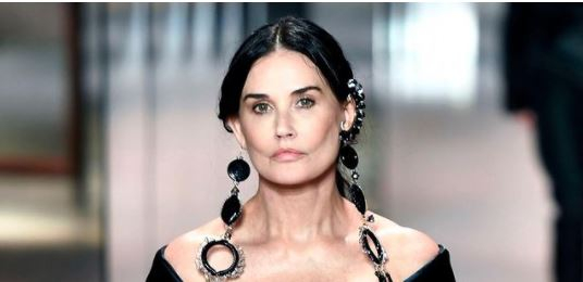 Пластический хирург назвал изуродовавшие Деми Мур операции