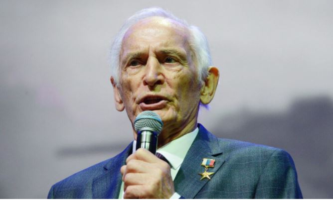 Появились данные о состоянии заразившегося COVID-19 актера Василия Ланового