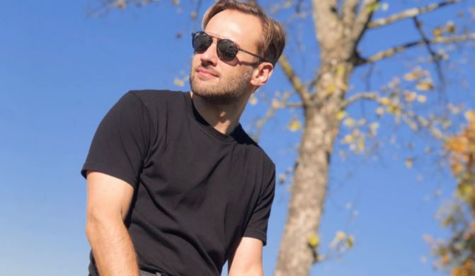 Шепелев заинтриговал фанатов рассказом о «настойчивой барышне» из прошлого