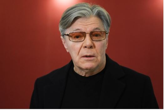 Актера Александра Збруева госпитализировали с пневмонией