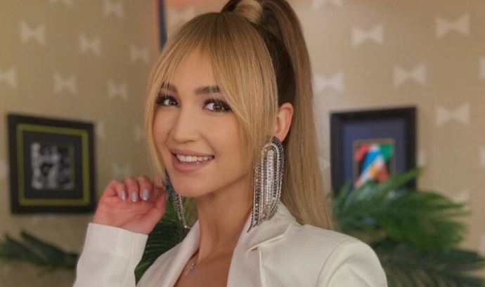 Бузова рассказала о состоянии заболевшей бабушки