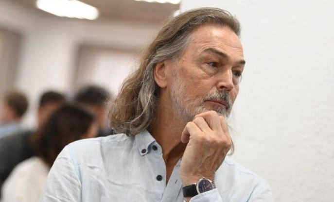 Никас Сафронов оценил идею создания кладбища для звезд