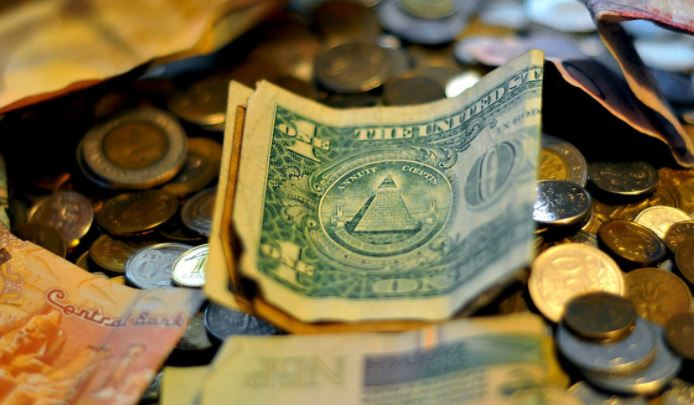 Санкционная политика США обернулась против доллара