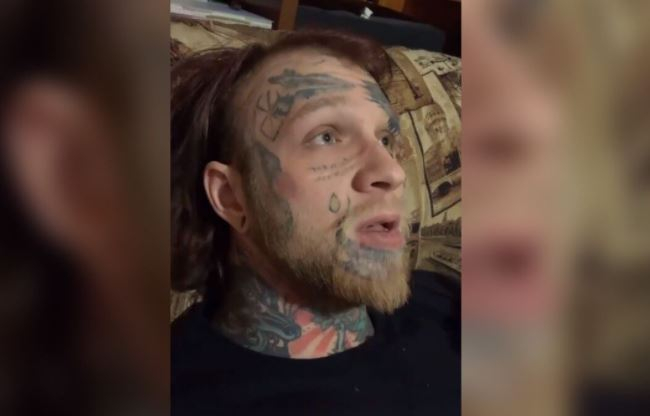 Сын Елены Яковлевой удалил татуировку гроба с лица