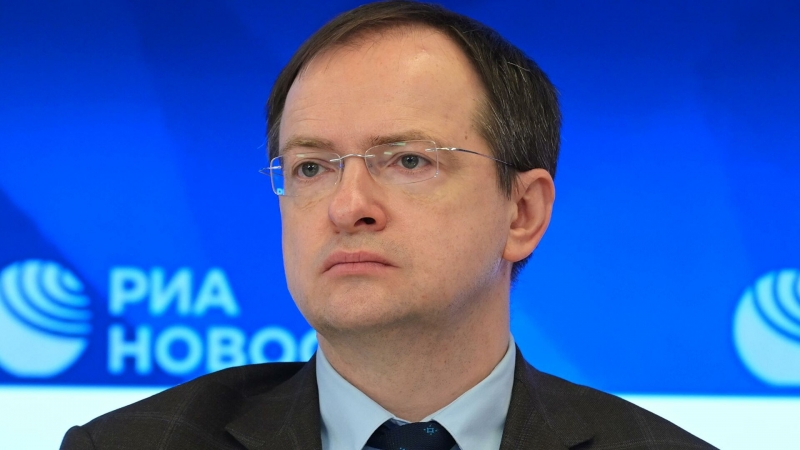 Минпросвещения одобрило учебник истории под редакцией Мединского