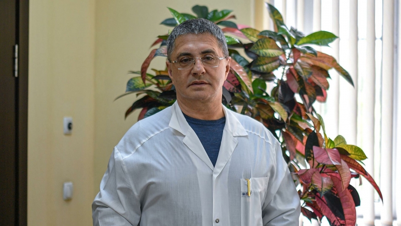 "Может остаться навечно". Мясников назвал опасное свойство жаропонижающих