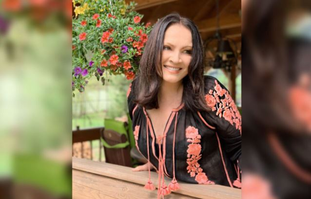 Пластический хирург рассказал, как Ротару могла помолодеть с помощью жира