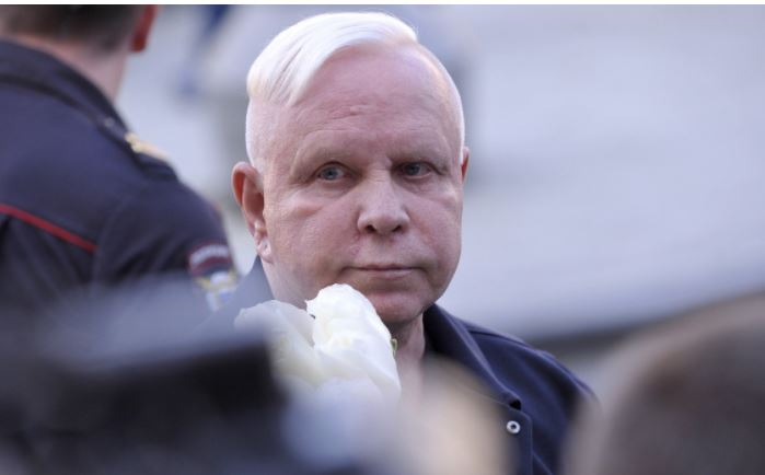 Тяжелобольной Моисеев ждет звонка от Пугачевой в день рождения