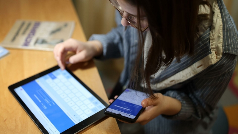 В Минпросвещения оценили необходимость использования гаджетов в школах