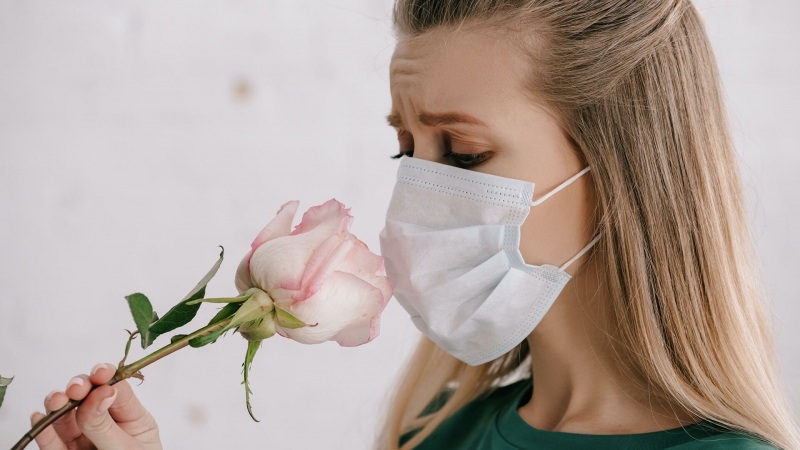 Врач-лор назвал последствия потери обоняния из-за COVID-19