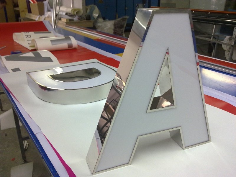 Изготовление световых вывесок